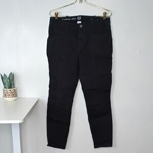 W62 Black Modern Fit Ankle Jeans Size 10 – Sleek & Comfortable